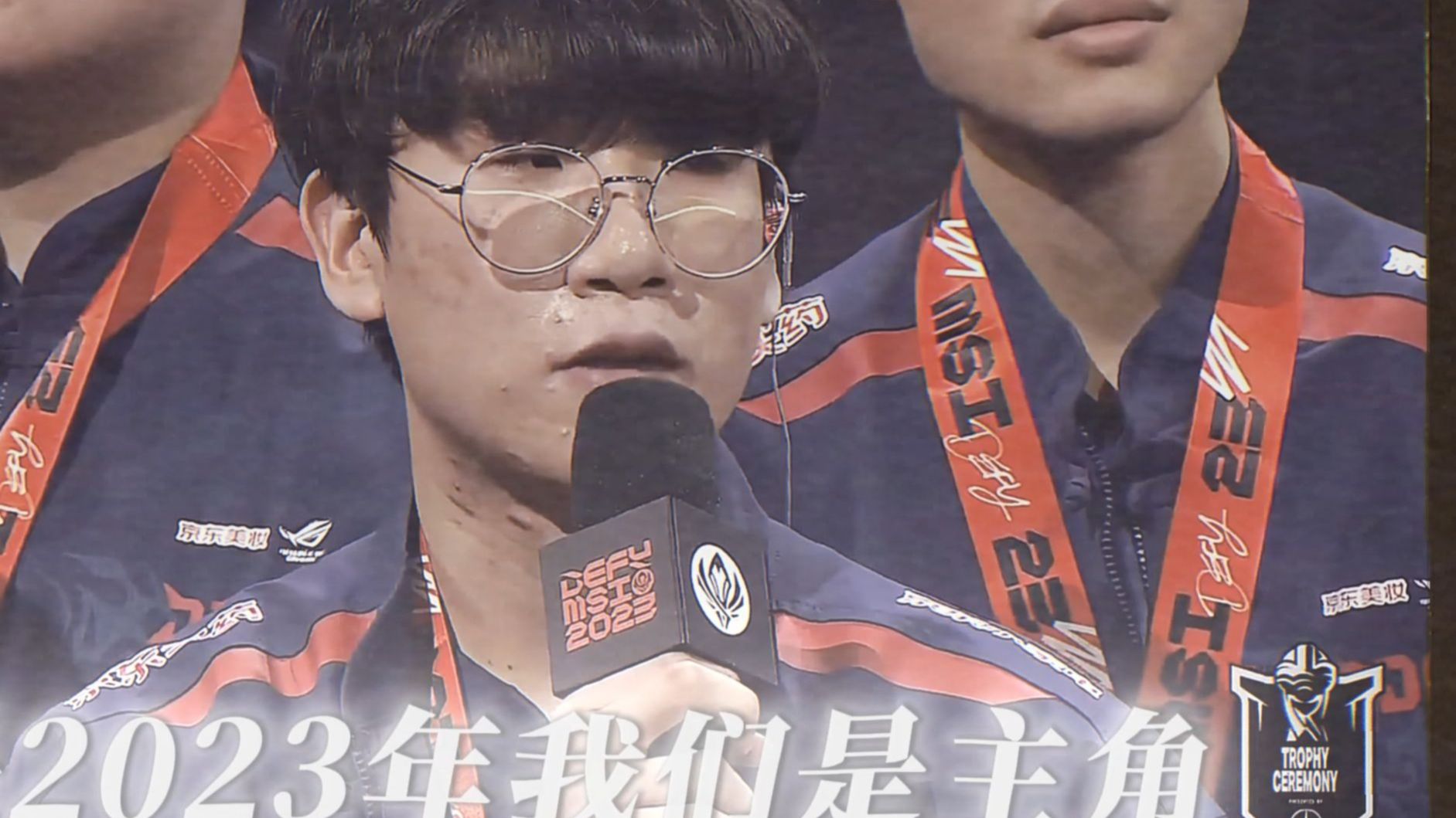 包含RNG翻盘CLG，Faker关键团战开团秒人峡谷大战小组赛，留下经典瞬间的词条