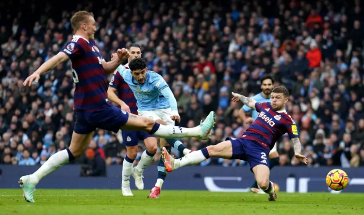 DBGame-包含意大利完胜曼城，穆勒完成帽子戏法的词条