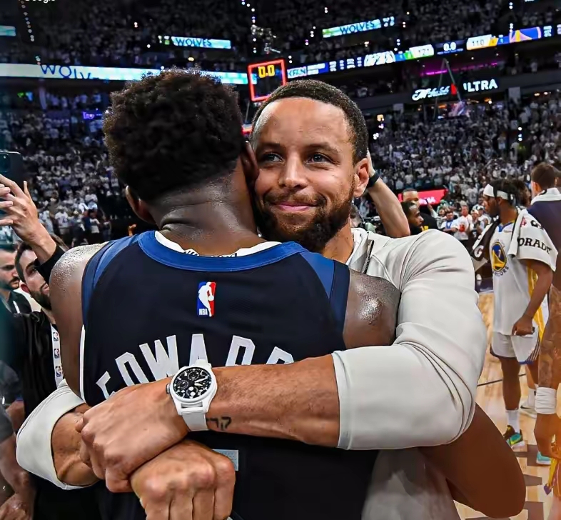 DB电竞平台登录-勇士完胜国王，戈贝尔送出助攻