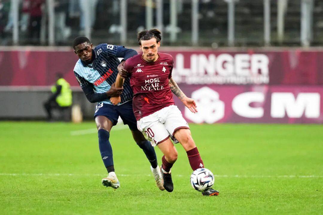 关于里昂客场逼平南特,法甲榜首大战无结果的信息 关于里昂客场逼平南特,法甲榜首大战无结果的信息