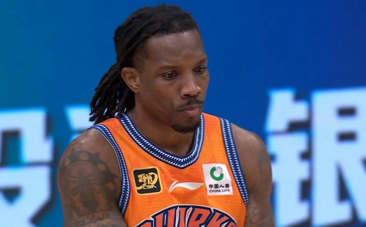 上海男篮在客场击败对手成功晋级 上海男篮在客场击败对手成功晋级