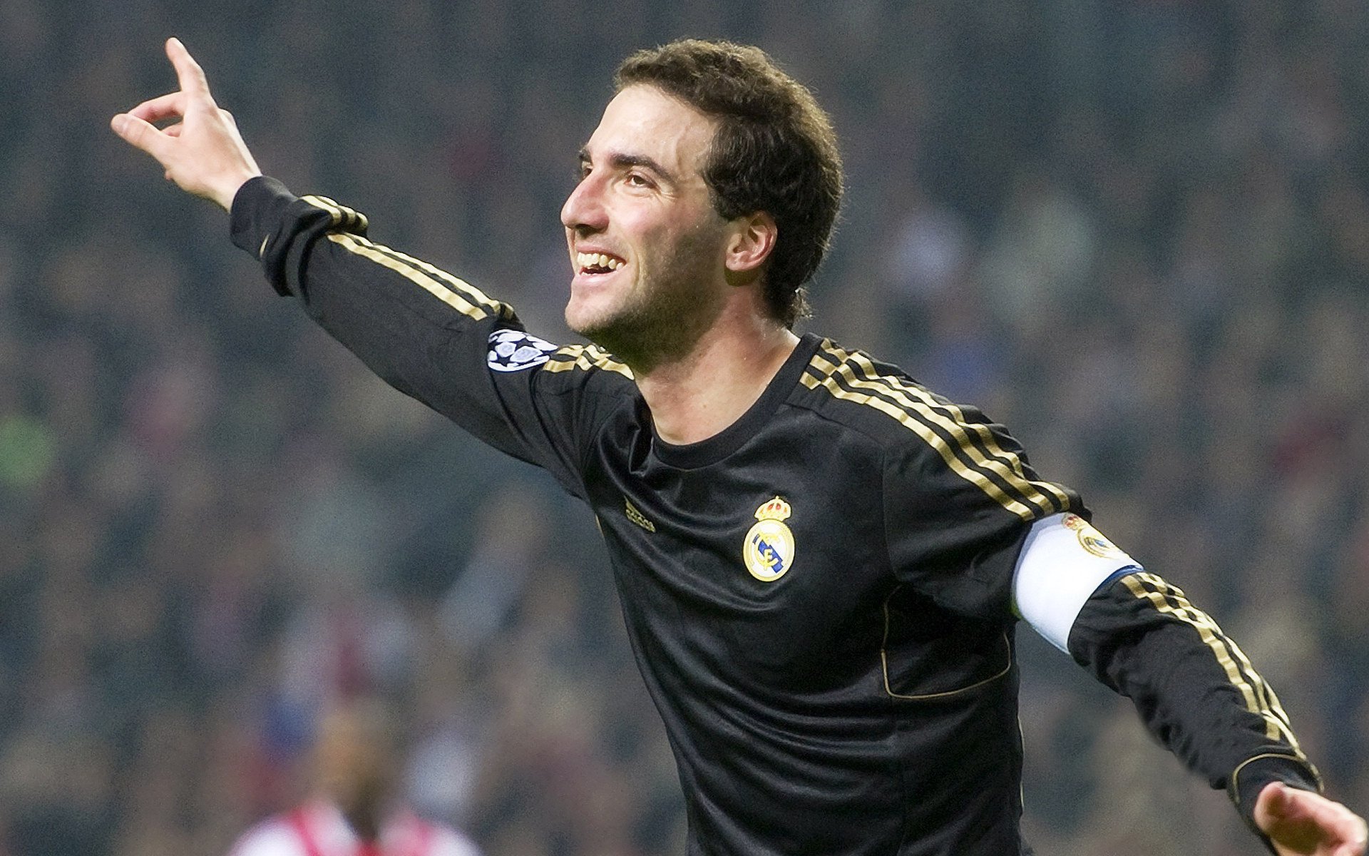 法比尼奥爆发,里昂打穿莱比锡红牛,欧战舞台上的战术革命