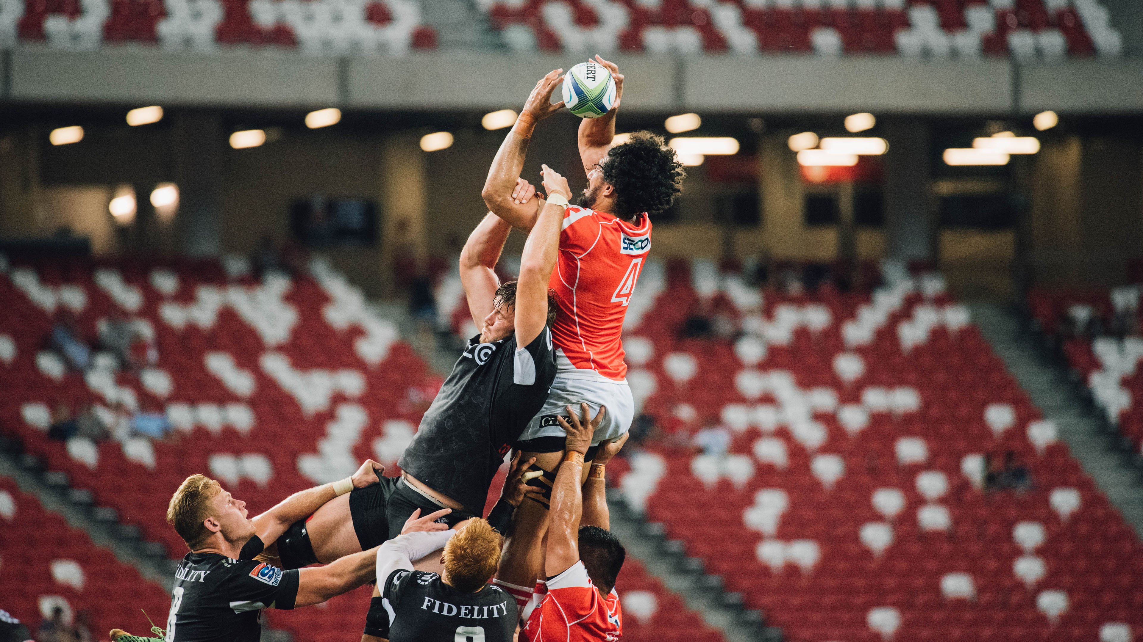 赛道与球场，极速与对抗的双重奏